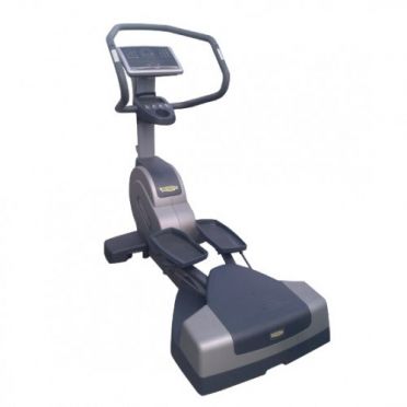 TechnoGym lateral trainer Wave Excite+ 700i classic zilver met LCD TV gebruikt