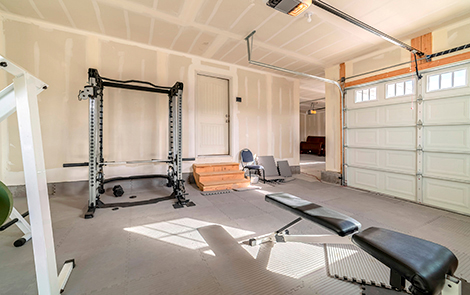 homegym-in-garage.jpg