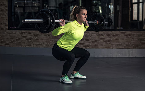 vrouw-doet-halter-squats.jpg